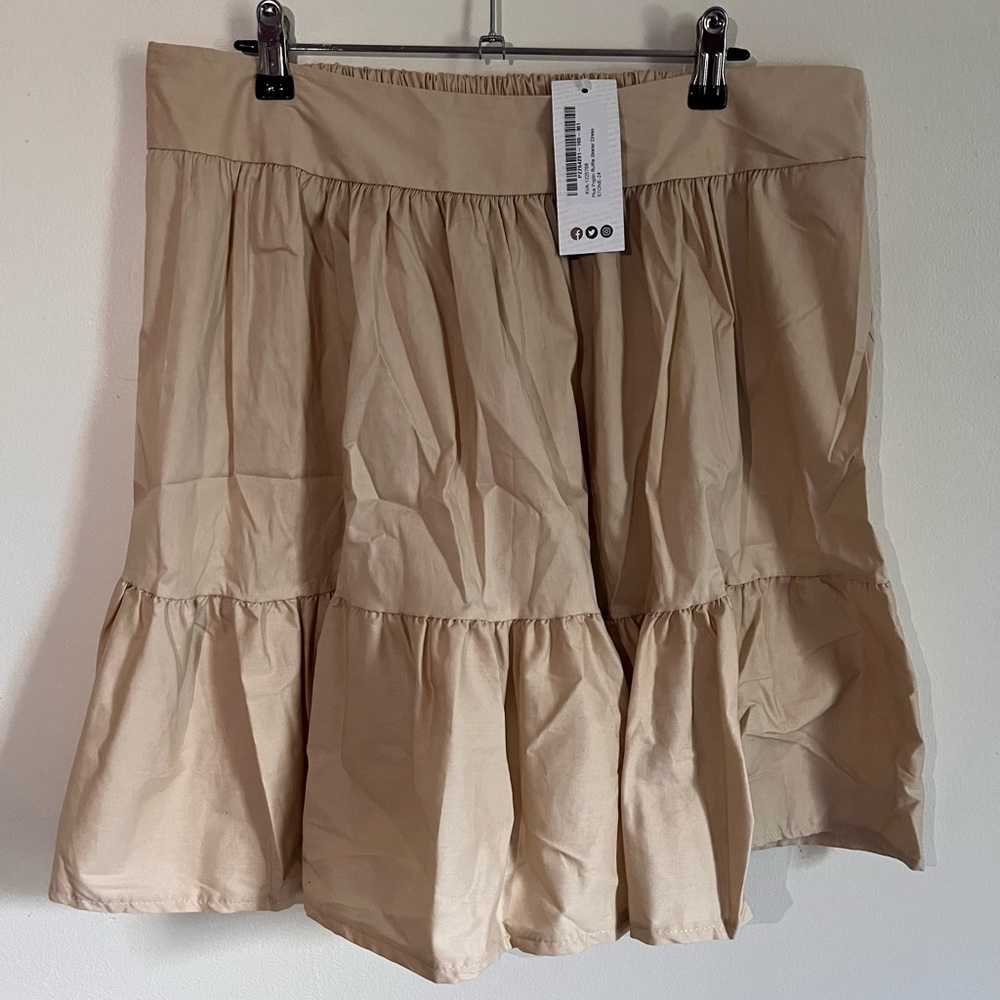 Plus poplin ruffle skater skirt.